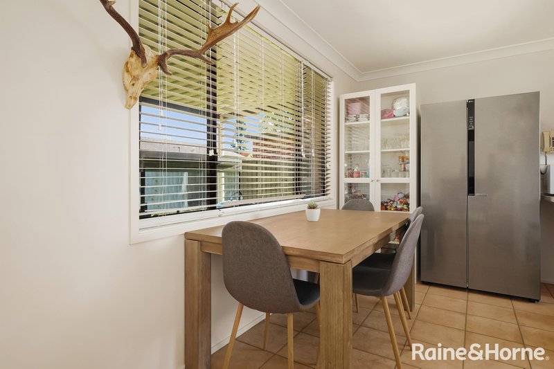 Photo - 8 Cotula Place, Macquarie Fields NSW 2564 - Image 5