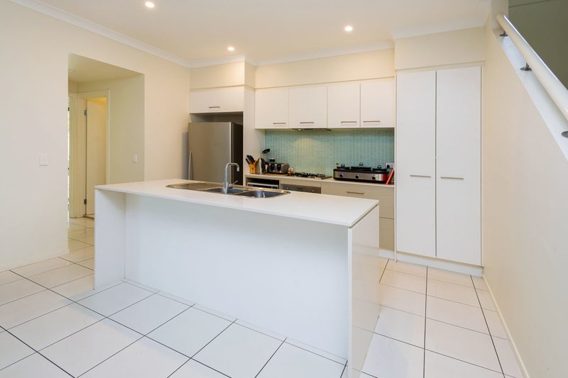 Photo - 8 Cova Boulevard, Hope Island QLD 4212 - Image 7