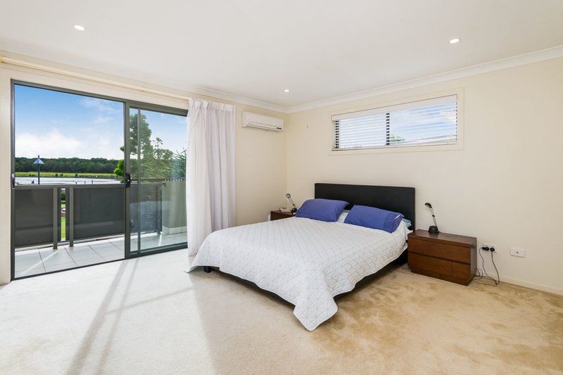 Photo - 8 Cova Boulevard, Hope Island QLD 4212 - Image 10