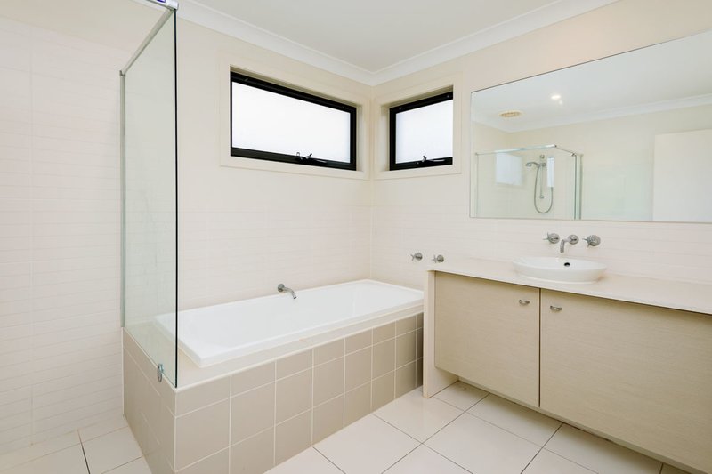 Photo - 8 Cova Boulevard, Hope Island QLD 4212 - Image 16