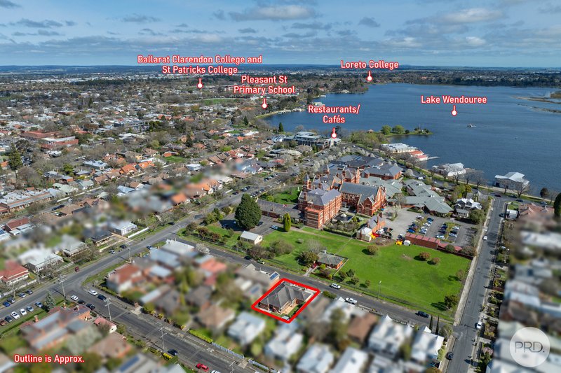 Photo - 8 Cowan Street, Lake Wendouree VIC 3350 - Image 2