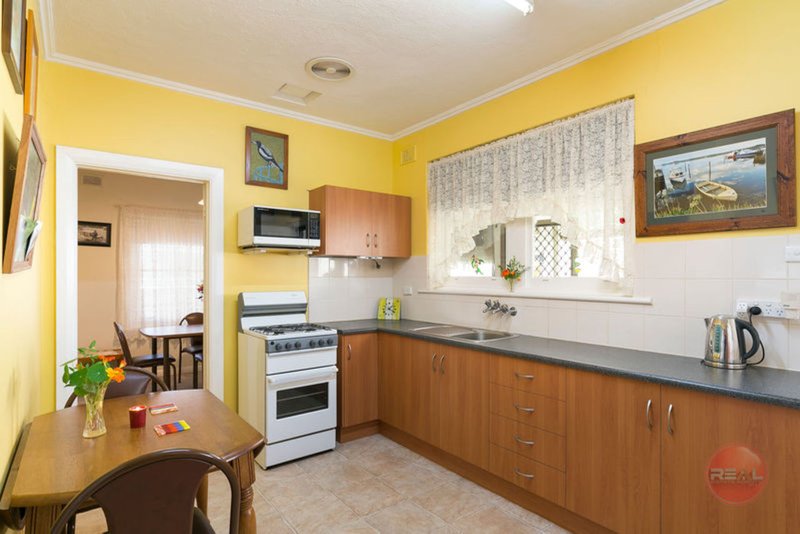 Photo - 8 Cowra Crescent, Park Holme SA 5043 - Image 5