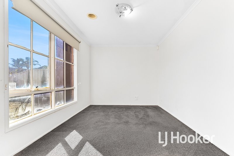 Photo - 8 Crabill Walk, Narre Warren South VIC 3805 - Image 2