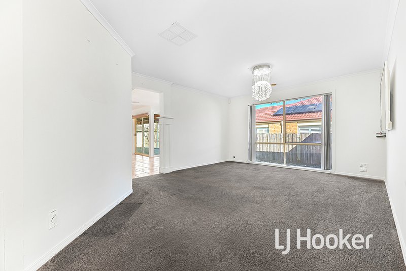 Photo - 8 Crabill Walk, Narre Warren South VIC 3805 - Image 9