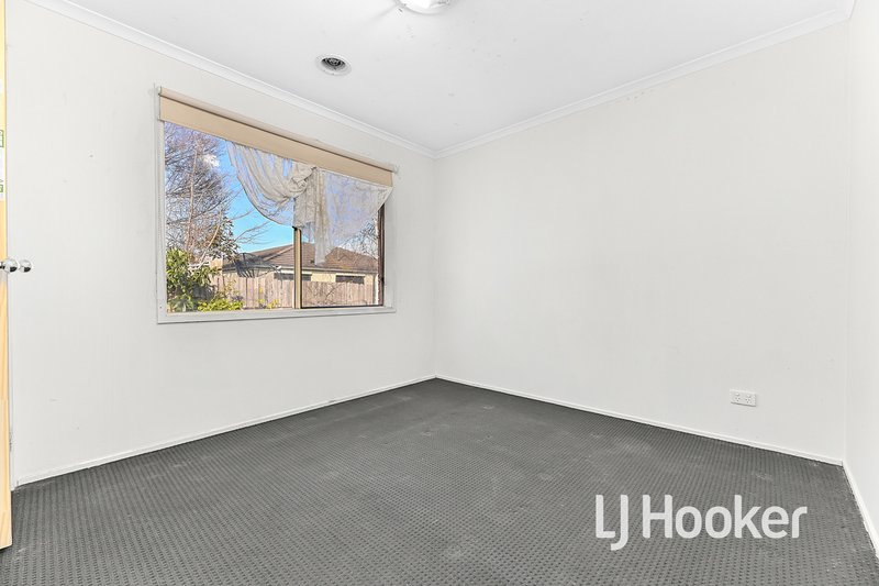 Photo - 8 Crabill Walk, Narre Warren South VIC 3805 - Image 12