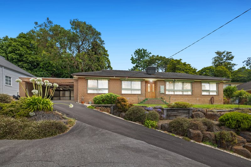 8 Craig Avenue, Ferntree Gully VIC 3156