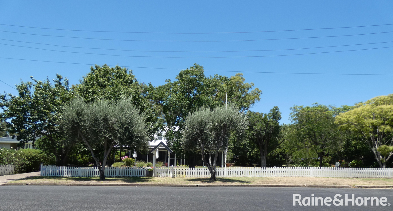 5-bedroom house at 8 Crane Place, Moree, NSW 2400, Moree Plains, New South Wales