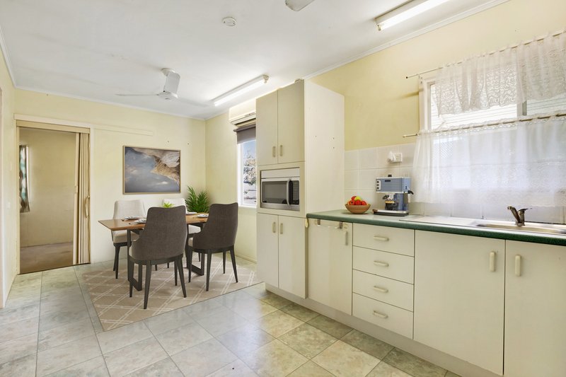 Photo - 8 Crane Street, Slade Point QLD 4740 - Image 4