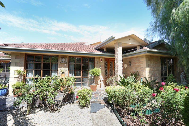 8 Crespin Place, Roxburgh Park VIC 3064