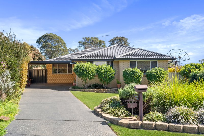 8 Cress Place, Macquarie Fields NSW 2564