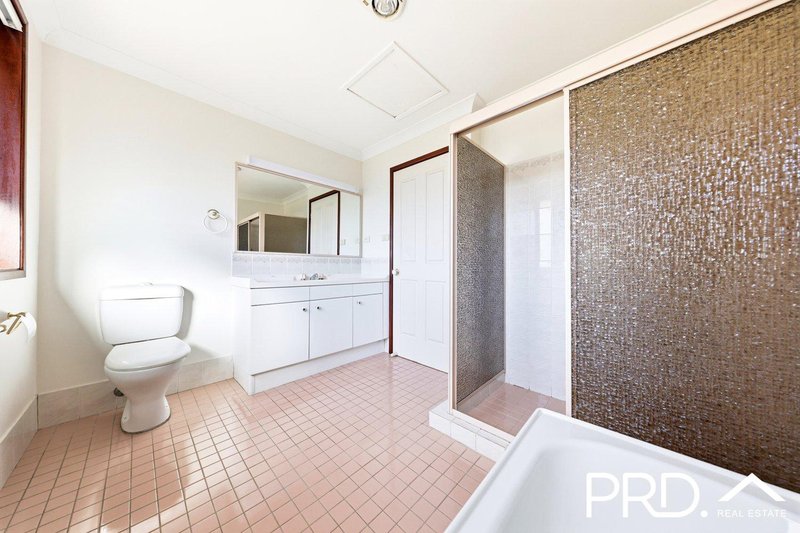 Photo - 8 Cressbrook Drive, Wattle Grove NSW 2173 - Image 7