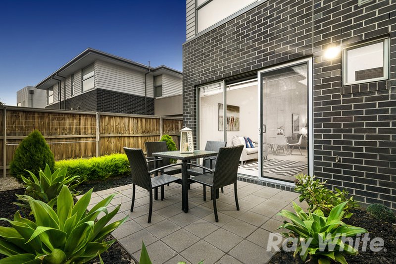 Photo - 8 Croke Park Court, Mulgrave VIC 3170 - Image 10