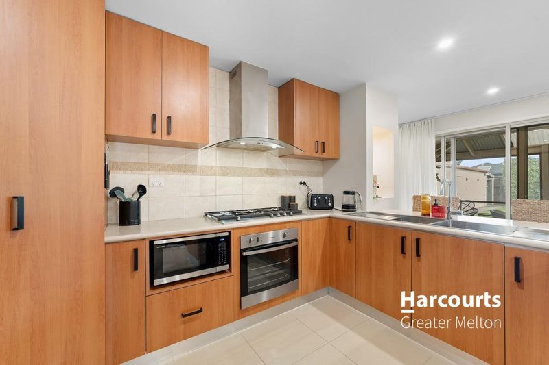Photo - 8 Cromwell Close, Melton South VIC 3338 - Image 3