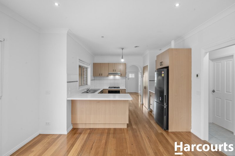 Photo - 8 Cromwell Road, Werribee VIC 3030 - Image 3