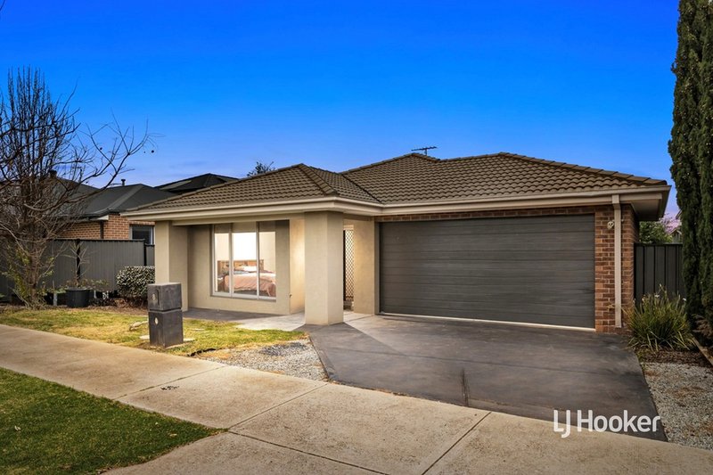 8 Crossdale Avenue, Truganina VIC 3029