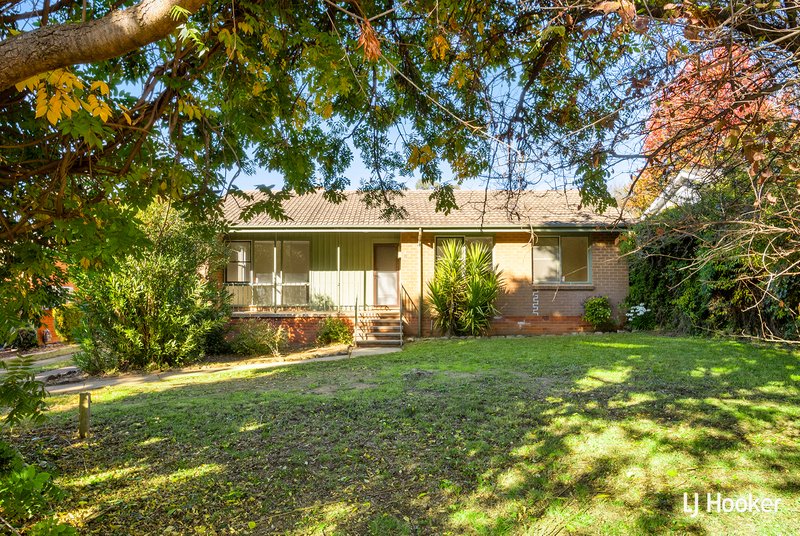 8 Crowther Place, Curtin ACT 2605