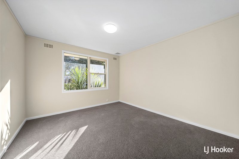 Photo - 8 Crowther Place, Curtin ACT 2605 - Image 5
