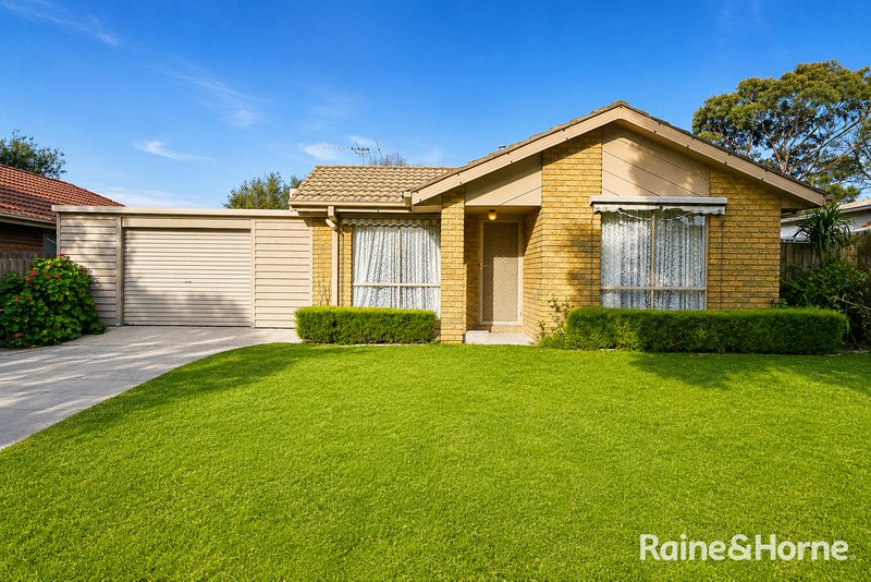 Photo - 8 Crystal Gardens, Cranbourne West VIC 3977 - Image 1