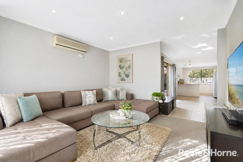 Photo - 8 Crystal Gardens, Cranbourne West VIC 3977 - Image 3