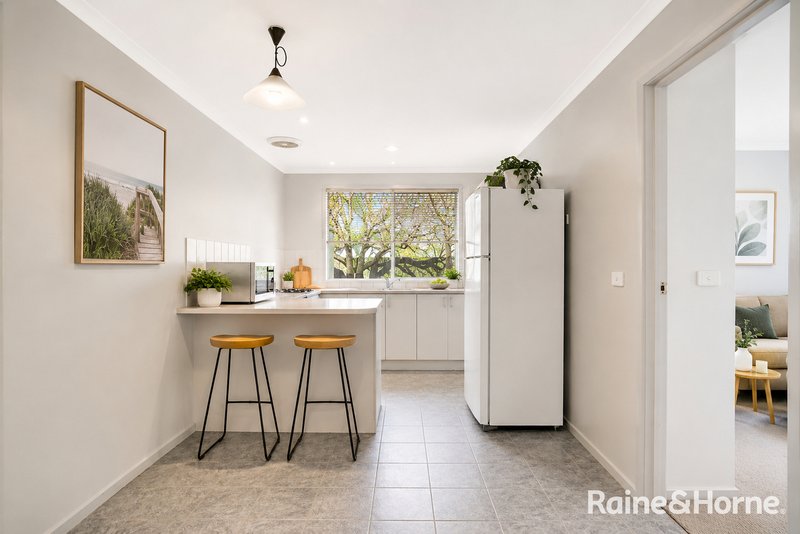 Photo - 8 Crystal Gardens, Cranbourne West VIC 3977 - Image 4