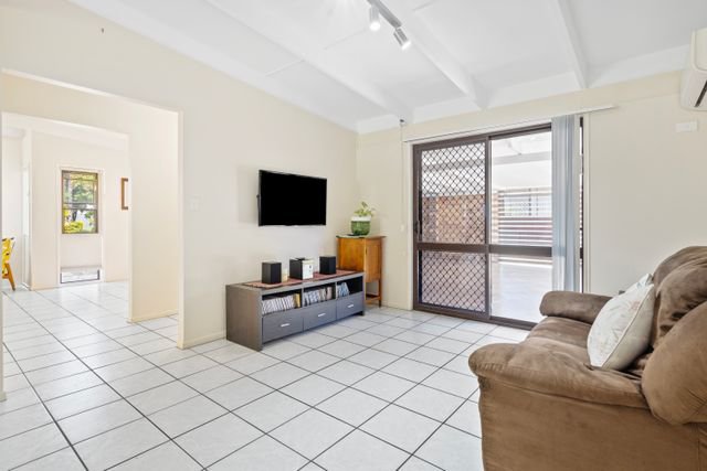 Photo - 8 Cudal Street, Shailer Park QLD 4128 - Image 4