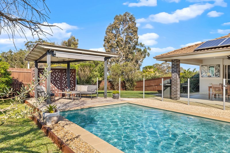 Photo - 8 Cypress Street, Redland Bay QLD 4165 - Image 3