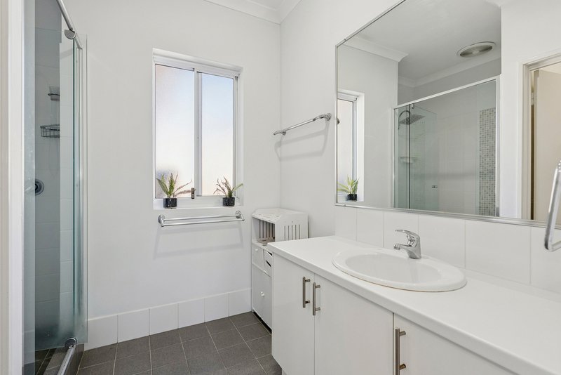 Photo - 8 Daffodil Road, Canning Vale WA 6155 - Image 4