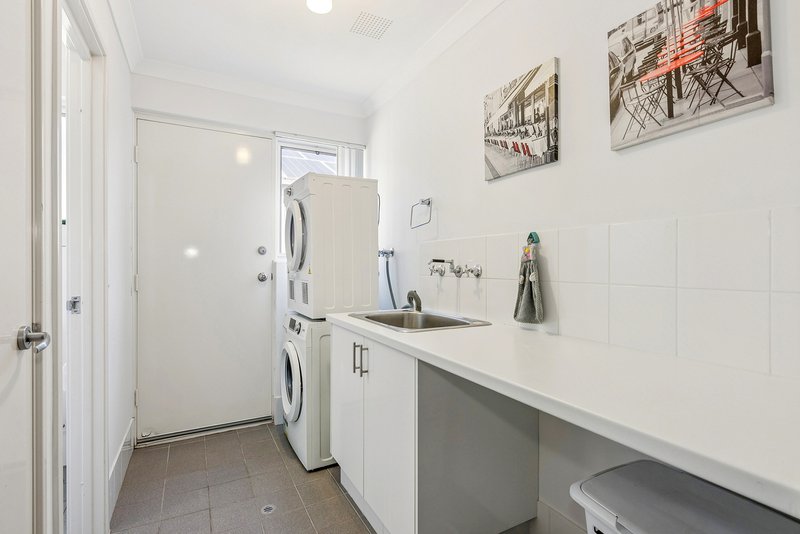 Photo - 8 Daffodil Road, Canning Vale WA 6155 - Image 12