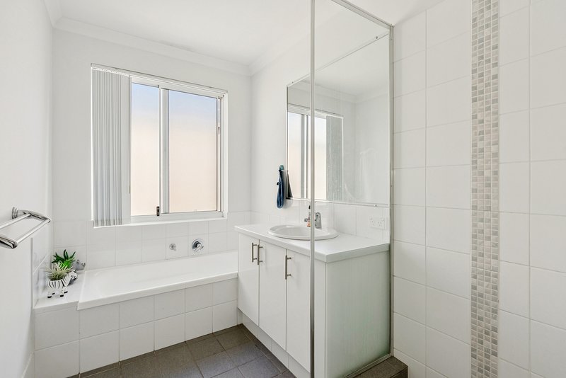 Photo - 8 Daffodil Road, Canning Vale WA 6155 - Image 16