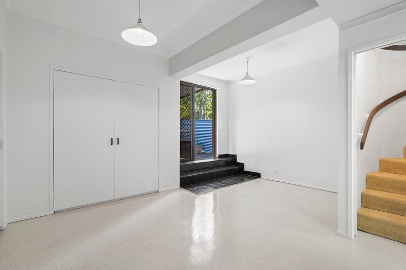 Photo - 8 Daisy Hill Road, Daisy Hill QLD 4127 - Image 3