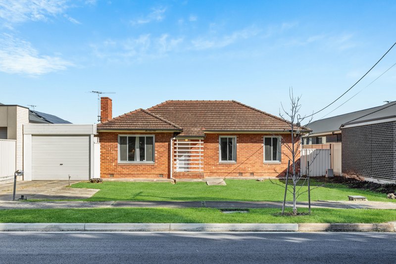 8 Dampier Avenue, Findon SA 5023