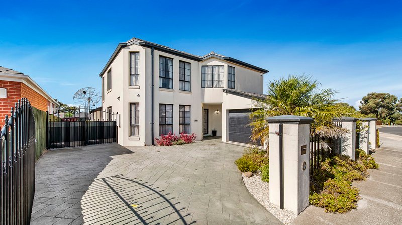 8 Dandarriga Way, Delahey VIC 3037