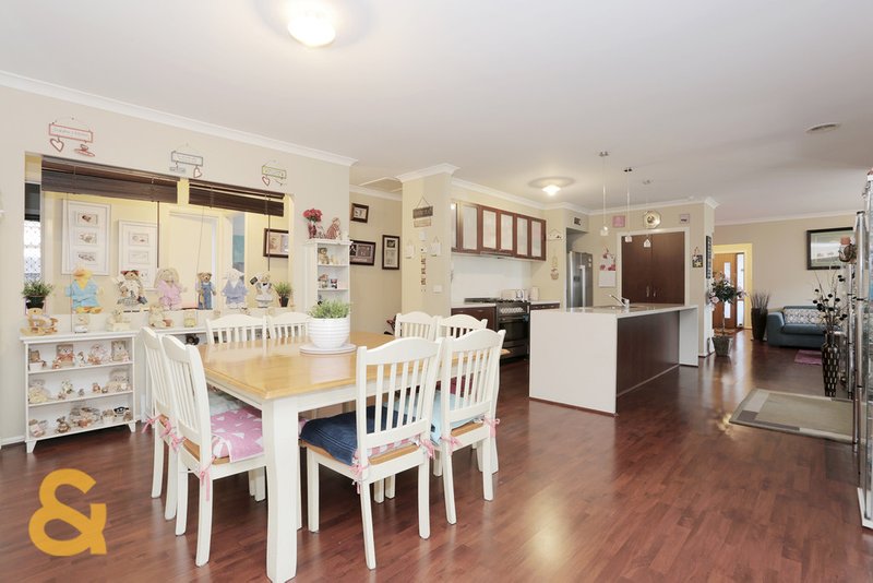 Photo - 8 Darlington Court, Roxburgh Park VIC 3064 - Image 7