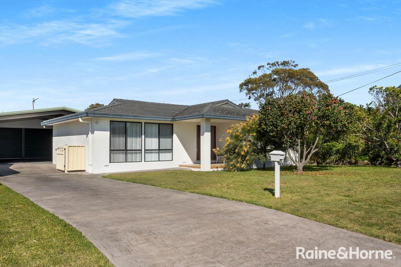 8 Davison Drive, Shoalhaven Heads NSW 2535