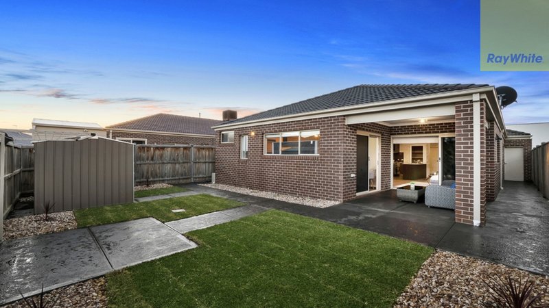 Photo - 8 Dawkins Avenue, Plumpton VIC 3037 - Image 9