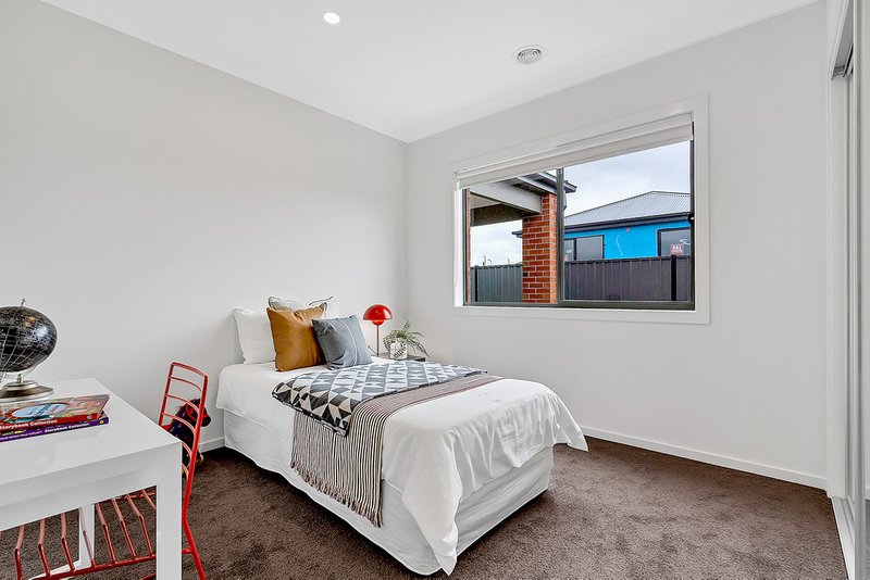 Photo - 8 Daybreak Vista, Craigieburn VIC 3064 - Image 15