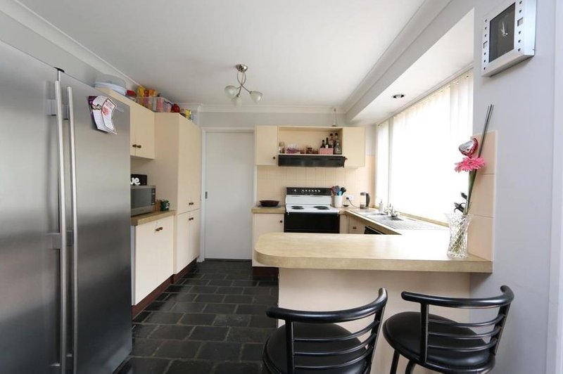 Photo - 8 Daydream Close, Ashtonfield NSW 2323 - Image 2