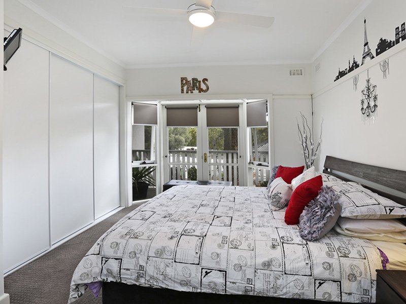 Photo - 8 De Burgh Road, Drysdale VIC 3222 - Image 2