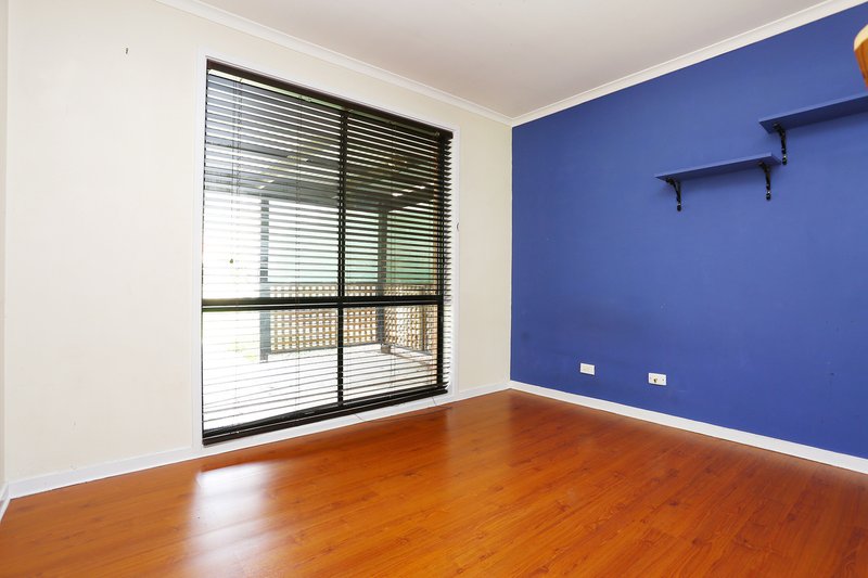 Photo - 8 De Castella Close, Mill Park VIC 3082 - Image 7