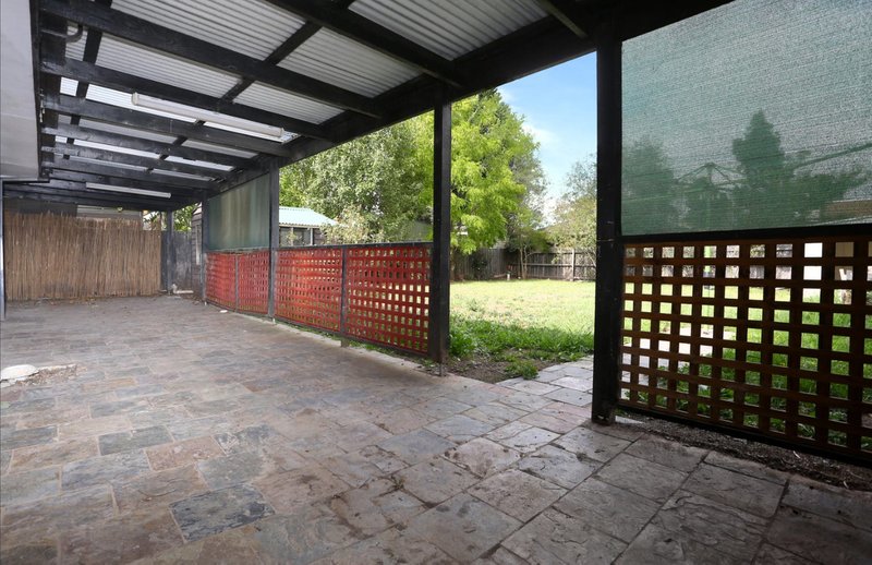 Photo - 8 De Castella Close, Mill Park VIC 3082 - Image 8