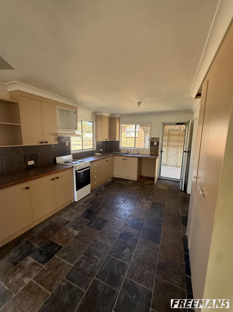 Photo - 8 Deakin Crescent, Nanango QLD 4615 - Image 3