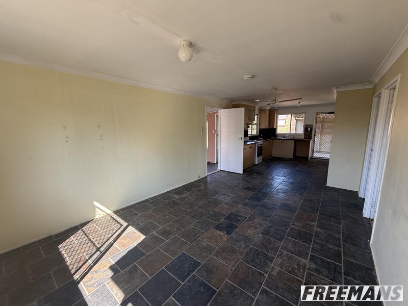 Photo - 8 Deakin Crescent, Nanango QLD 4615 - Image 4