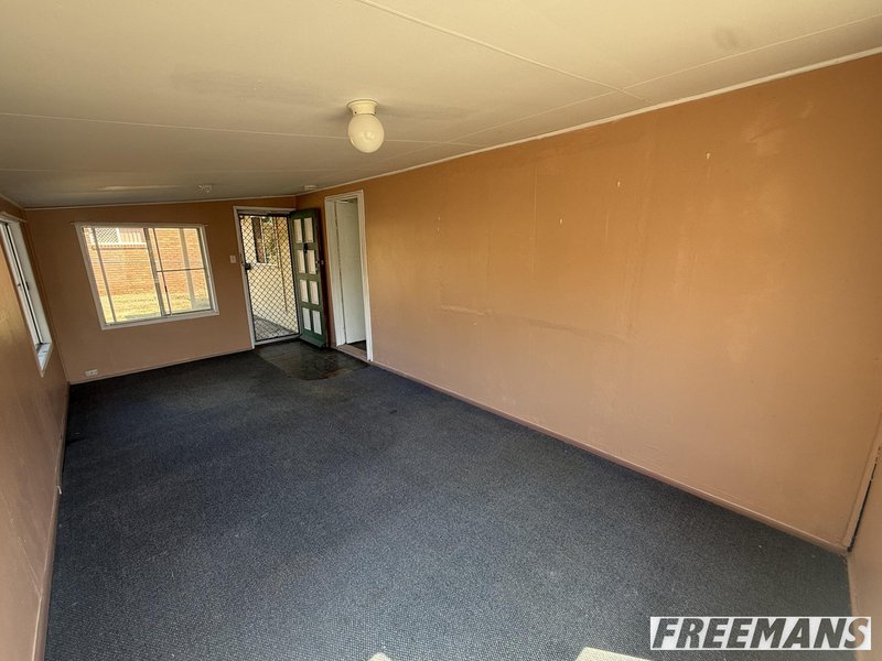 Photo - 8 Deakin Crescent, Nanango QLD 4615 - Image 5