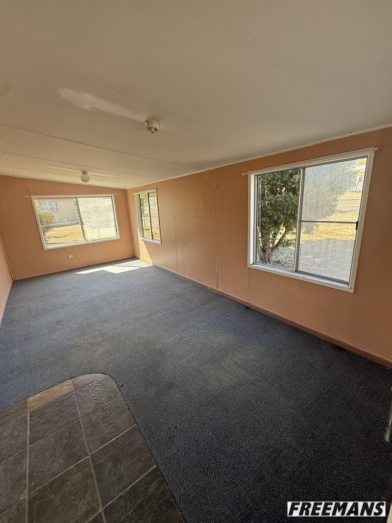 Photo - 8 Deakin Crescent, Nanango QLD 4615 - Image 6
