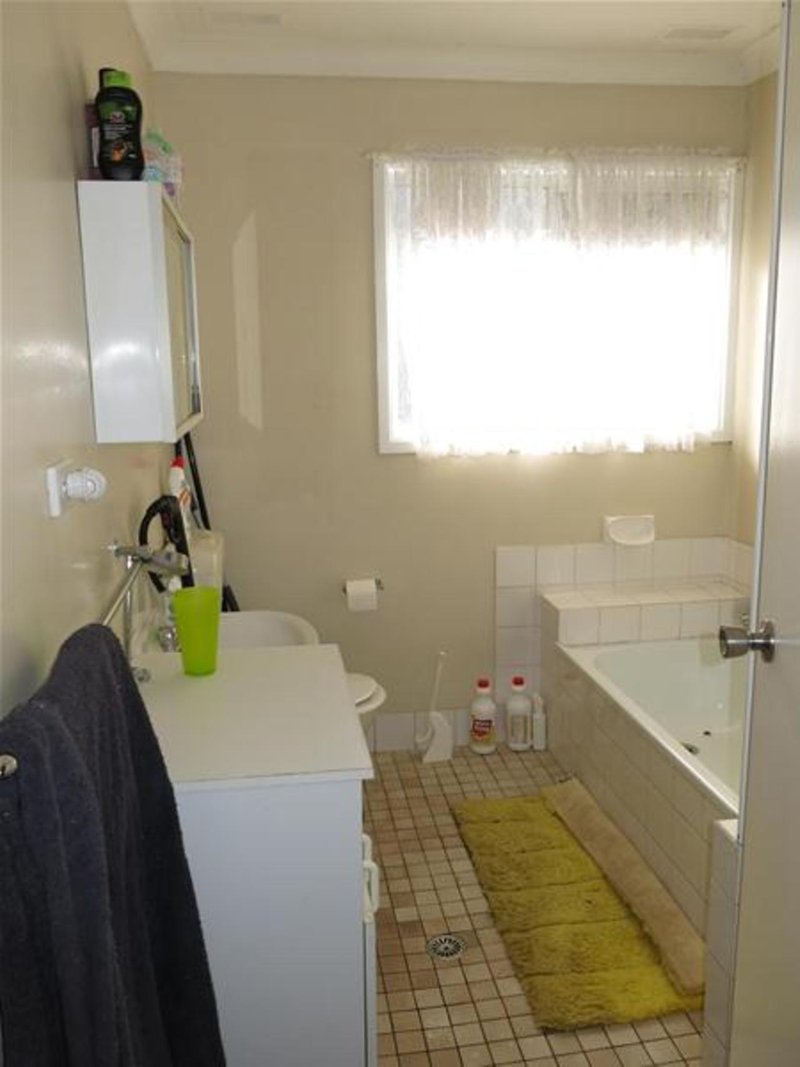 Photo - 8 Deakin Crescent, Taree NSW 2430 - Image 5