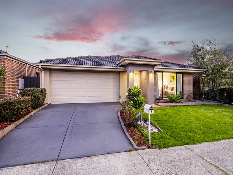 8 Dellinea Street, Cranbourne North VIC 3977