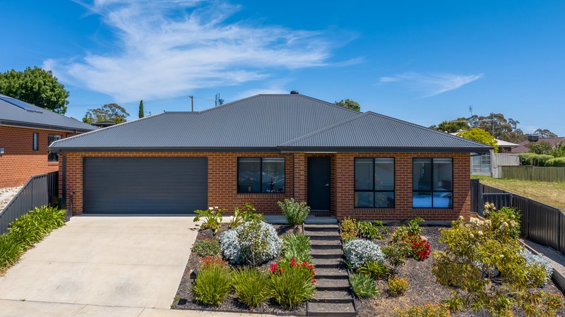 8 Delma Crescent, Seymour VIC 3660