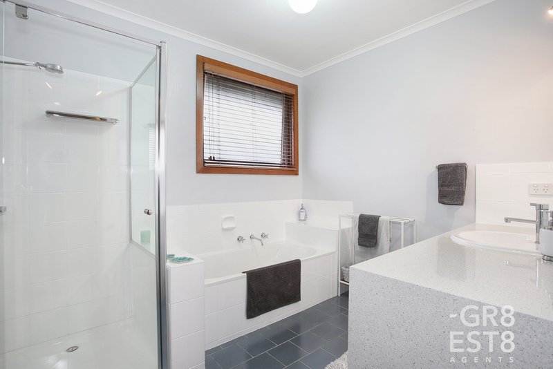 Photo - 8 Delmont Court, Endeavour Hills VIC 3802 - Image 14