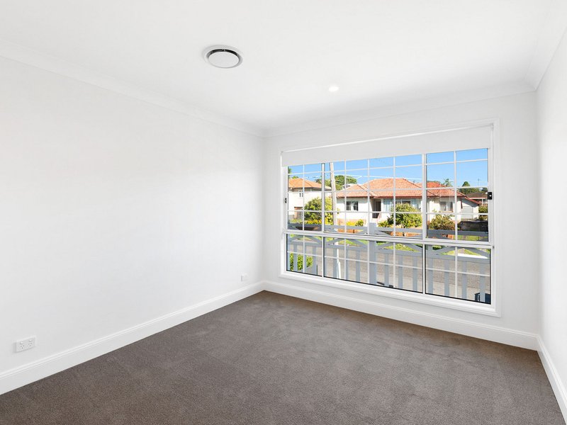 Photo - 8 Delsie Street, Cannon Hill QLD 4170 - Image 9