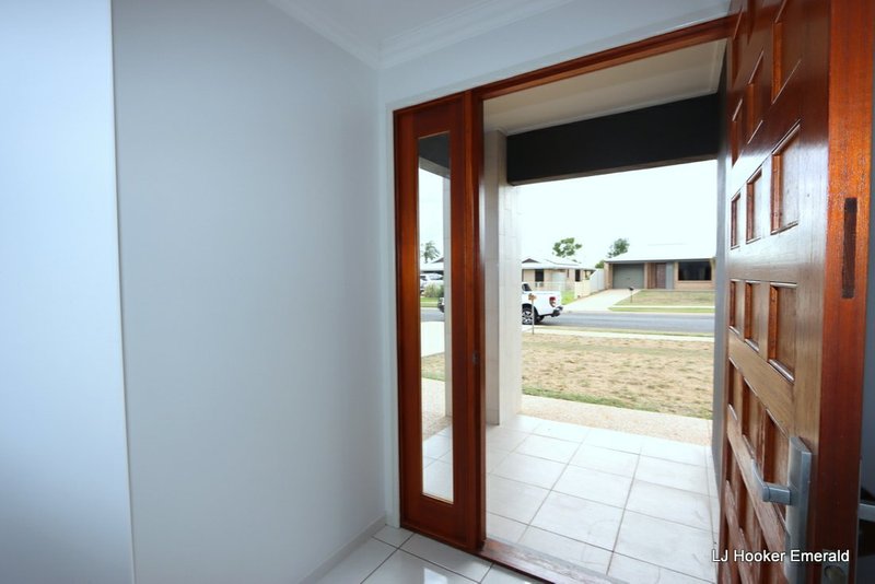 Photo - 8 Desgrand Street, Emerald QLD 4720 - Image 3